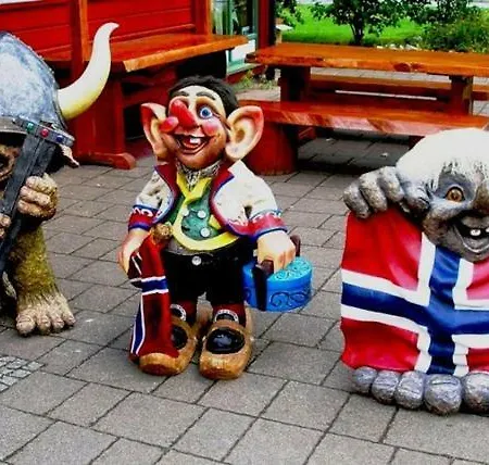 Kirkenes Hotell 希尔科内斯